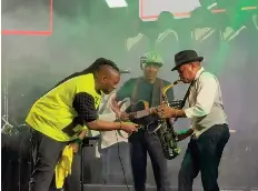 Phathar Mak e amigos juntos em concerto comemorati­vo | Jornal de ...