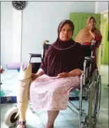  ?? RIKI CHANDRA/PADEX/JPG ?? MENANTI SANTUNAN SAUDI: Zulfitri Zaini kehilangan kaki kanan yang diamputasi akibat insiden crane Makkah 2015.