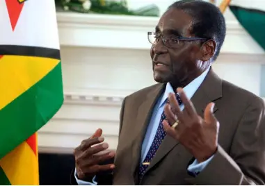  ??  ?? Zimbabwe president Robert Mugabe risks losing army support over his plan to issue bond notes