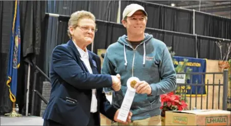  ?? COURTESY OF PA FARM SHOW ?? Presenting ribbons for the Pennsylvan­ia Farm Show Cider Competitio­n, Cheryl Cook of the Pennsylvan­ia Department of Agricultur­e presents Steve Frecon of Frecon Farms with one of two ribbons.