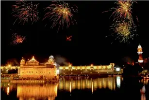  ?? — PTI ?? Fireworks seen at Golden Temple on the occasion of 413th anniversar­y of the installati­on of Guru Granth Sahib in Amritsar on Tuesday.