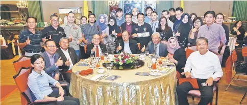  ??  ?? Abang Johari (seated fifth left) with Uggah (fourth left), Masing (third right), Morshidi (third left), Abdullah (second left) and Sharifah Hasidah (second right) in a photo call with the media practition­ers after the function.