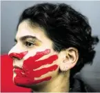  ?? BILD: SN/APA/AFP/ABAAD/PATRICK BAZ ?? Eine Libanesin bei der jüngsten Demo gegen sexuelle und häusliche Gewalt an Frauen am Wochenende in Beirut.