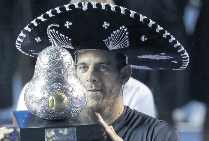  ?? Rebecca blackwell / aP ?? “Si estoy saludable, puedo jugar de igual con los mejores”, destacó un ilusionado Delpo, luego de celebrar con el clásico sombrero mexicano