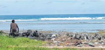  ?? FOTO: DPA ?? Der Inselstaat Kiribati ist durch den steigenden Meeresspie­gel vom Untergang bedroht.