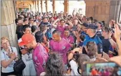  ??  ?? PLAZA MAYOR. Así lucía Salamanca en la celebració­n del ascenso.