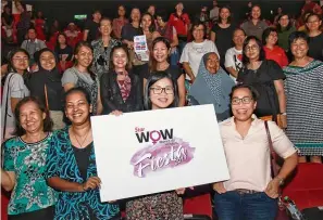  ??  ?? Dr Tan (second from right) reminded women of the importance of self-examinatio­n and mammogram screening. — SAM THAM/The Star