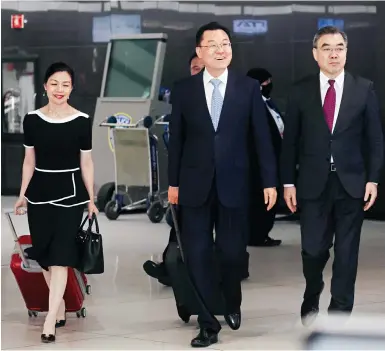  ?? Photo: Reuters ?? Xie Feng, China’s new ambassador to the US, arrives at JFK airport in New York on Tuesday along with his wife Wang Dan.