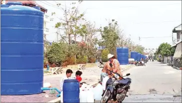  ?? FACEBOOK ?? Water tanks in Phnom Penh’s Kamboul commune.
