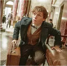  ??  ?? Eddie Redmayne faz o papel do bruxo Newt Scamander