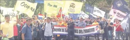  ??  ?? Los docentes volverán a movilizars­e entre el 21 y 22 de noviembre cuando el Senado trate el presupuest­o.