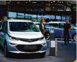  ?? Foto: Tobias Schwarz, afp ?? Auf der IAA zeigt Opel aktuell das E Auto Ampera e.