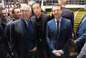  ??  ?? Mourad Boudjellal (au centre), derrière Frank McCourt et Emmanuel Macron.