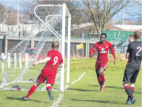  ??  ?? Shaka Roy puts Broughty Athletic 2-1 up against Newtongran­ge at Whitton Park. The Super League clash finished 2-2.