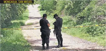  ??  ?? IDALIA JANETH ANDRADE MARTÍNEZ, DE 24 AÑOS, FUE ENCONTRADA MUERTA AYER A LA ORILLA DE UN CALLEJÓN UBICADO EN EL CASERÍO LA TEJERA, DEL CANTÓN EL PLATANAR, EN MONCAGUA.