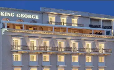  ??  ?? Η Λάμψα Α.Ε. ενοικίασε το ξενοδοχείο King George δυναμικότη­τας 102 δωματίων στις αρχές του 2013 για 10 χρόνια, με δικαίωμα παράτασης για 5 χρόνια και ακολούθως για άλλα 5 χρόνια ακόμη.