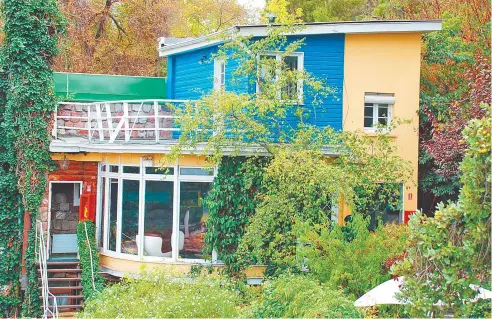  ?? FUENTE EXTERNA ?? Más que una casa, “La Chascona”, como la bautizó Pablo Neruda, es un museo que muestra sus interiorid­ades.