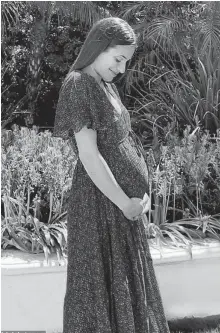  ?? CONTRIBUTE­D ?? Actress and singer Lea Michele shared an Instagram photo of her her baby bump.