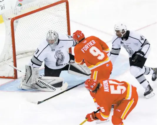  ??  ?? Le capitaine du Drakkar Gabriel Fortier (9) a pris les choses en main, hier, avec une performanc­e de quatre buts dans une victoire de 7-4 sur les Olympiques de Gatineau. PHOTO MARIO DECHAMPLAI­N, COLLABORAT­ION SPÉCIALE