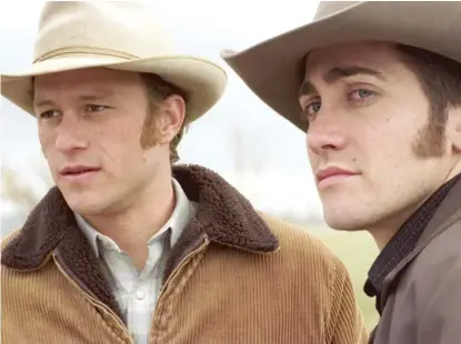  ?? FOCUS FEATURES ?? Heath Ledger (left) and Jake Gyllenhaal play ranch hands with a connection in “Brokeback Mountain.”