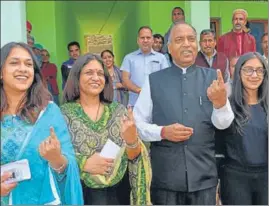  ?? HT PHOTO ?? Chief minister Jai Ram Thakur with his wife and daughters after casting vote at Murhag polling station in Seraj area of Mandi.