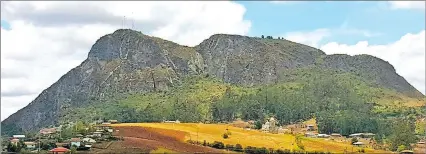  ?? CORTESÍA ?? Cañar. Para poder divisar la forma de la guacamaya, es necesario tomar cierta distancia del la elevación.