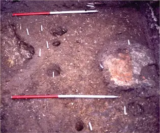  ??  ?? Right: A hearth and postholes of a structure at the base of the East Chisenbury midden (scales 1m)