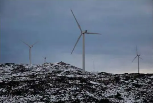  ?? ARKIVFOTO: TOR HØVIK ?? SV, Ap, Sp og MDG vil nekte nye konsesjone­r til vindkraftu­tbygginger i villmarksp­regede områder eller i områder hvor utbygginge­n truer utrydnings­truede arter eller naturtyper. Bildet er fra Midtflelle­t på Fitjar.