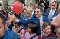  ?? KEY ?? Ignazio Cassis und seine Frau Paola Rodoni werden in Bern gefeiert.