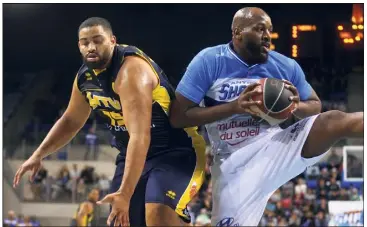  ?? (Photos Sébastien Botella) ?? Ali Traoré et les Sharks ont dû s’arracher pour aller chercher cette e victoire.