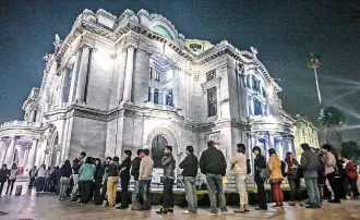  ??  ?? La Constituci­ón plantea acceso a la cultura para todos los habitantes y visitantes de la capital de México.