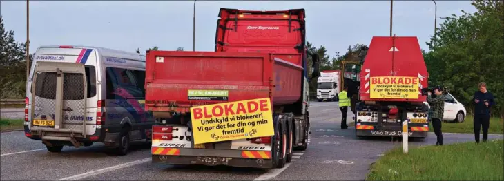  ?? ?? Sidste uges blokader gør ikke noget godt for lydhørhede­n over for lastvognsc­haufførern­e, mener de to skribenter. Arkivfoto: Henning Bagger/Ritzau/Scanpix