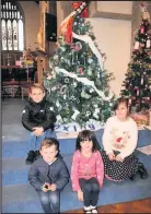  ??  ?? ■ Carter, Rocco, Caitlin and Amber pictured with Oxley Primary School’s tree.