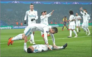 ?? GONZALO FUENTES / REUTERS ?? Casemiro and Cristiano Ronaldo hit the turf after combining for a goal in Tuesday’s 2-1 Champions League victory over PSG in Paris.