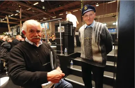  ??  ?? Ange avec un de ses admirateur­s au salon de Nantes en 2013.