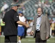  ?? MICHAEL PEREZ - THE ASSOCIATED PRESS ?? Howard Katz, right, and Eagles head coach Doug Pederson talk before a 2016 game in Philadelph­ia.