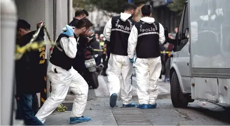  ?? OZAN KOSE /AFP/GETTY IMAGES ?? Turkish forensics leave an undergroun­d garage cordoned off by Turkish police in Istanbul. Police found an abandoned car belonging to the Saudi consulate there, three weeks after the murder of journalist Jamal Khashoggi in the consulate.