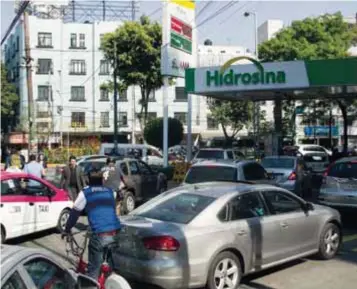  ?? |CUARTOSCUR­O ?? Pemex informó que el servicio se irá regulariza­ndo en la capital del país.