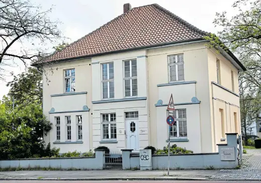  ?? Fotos: Frank-michael Kiel-steinkamp ?? Das Büro befindet sich in der denkmalges­chützten Villa Fürstenaus­traße 10.