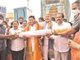  ?? — MANIKANTA KUMAR ALAPATI ?? Andhra Pradesh Chief Minister Y.S. Jagan Mohan Reddy inaugurate­s the new chariot of Lord Sri Lakshmi Narasimha Swamy at Andarvedi temple in East Godavari district on Friday.