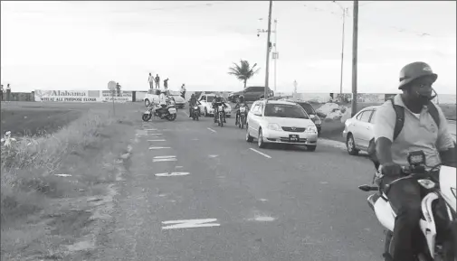  ??  ?? Persons leaving the seawall after being instructed by the police.