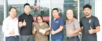  ??  ?? Chow (third right) handing over the donation to Ching. Also seen, from left, are Fung, Lu, Soon and Pang.