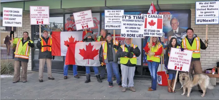  ?? Photos by Matthew Liebenberg ?? (Pictured in both): Yellow vest protesters held a rally at Swift Current City Hall, Dec. 29. Their intention is to continue their weekly rally on Saturday mornings in the new year.