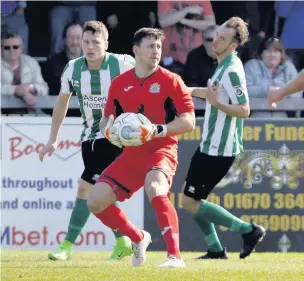  ?? Www.mphotograp­hic.co.uk ?? ●●Ben Hinchliffe denies Blyth’s frontline