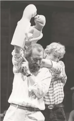  ?? Richard Termine / Contribute­d photo ?? Watching their own performanc­e on a monitor, Jim Henson and his son Brian make puppets come to life in 1987.