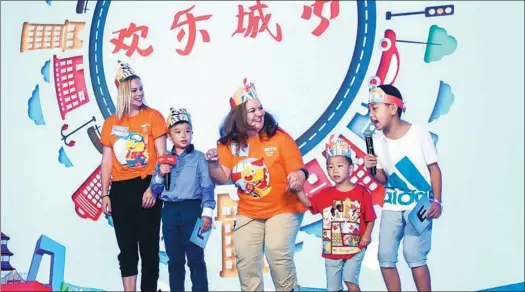  ?? PROVIDED TO CHINA DAILY ?? Foreigners who teach Chinese kids English via online platforms get to interact with their students at an offline activity in Beijing.