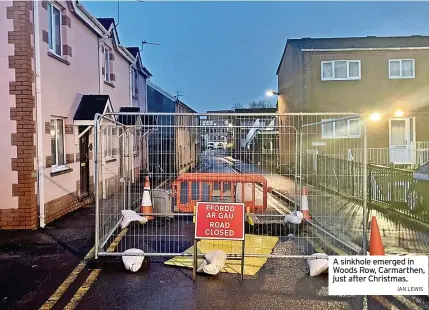  ?? IAN LEWIS ?? A sinkhole emerged in Woods Row, Carmarthen, just after Christmas.