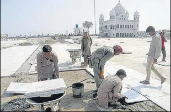  ?? PTI ?? IN FULL SWING: Pakistani workers at Gurdwara Darbar Sahib in Kartarpur on Monday.