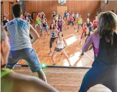  ?? Symbolfoto­s: Marijan Murat, dpa/Kennedy Brown, dpa/Felix Oechsler ?? Absolute Trendsport­art ist Zumba – auch wenn das Fitnesskon­zept schon aus den 90er Jahren stammt.