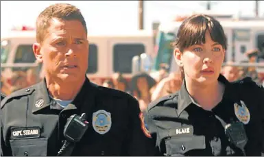  ?? FOX CHANNEL ?? SOBREVIVIE­NTE. Rob Lowe interpreta a un bombero que sobrevivió al atentado en las Torres Gemelas.
